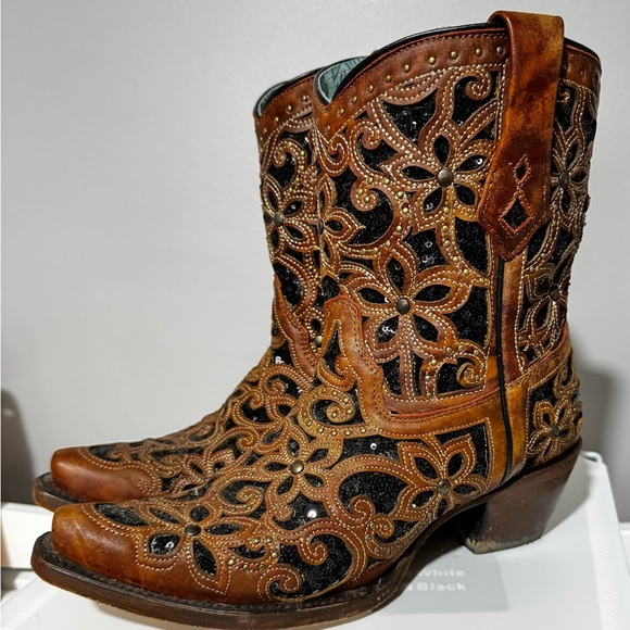 Corral Women's Tan & Black Glitter Inlay Ankle Boots - Picture 2 of 10